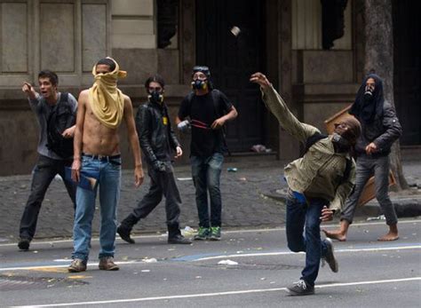 Novas Manifesta Es Violentas Deixam Feridos E Caos No Rio