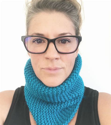 Easy Beginner Knit Neck Warmer Snood Free Knitting Pattern In 2020