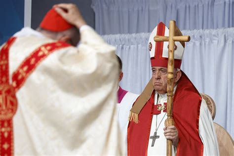 El Papa Francisco no descarta retirarse aseguró que no sería una