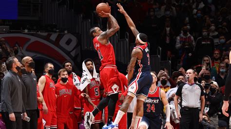 Bulls' DeMar DeRozan makes NBA history, hits buzzer-beating game-winner ...