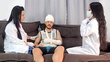 Lucky a deux infirmières qui donnent un traitement différent XVIDEOS