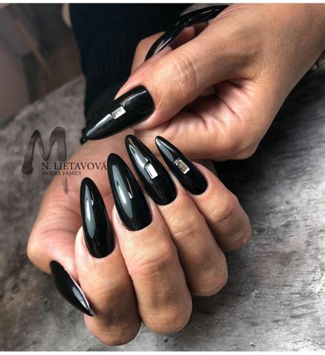 Short Black Nail Designs That Are Simple Yet Elegant The Glossychic