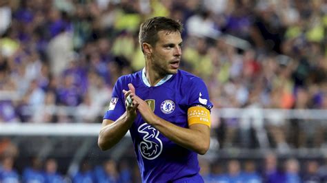 Download Determined César Azpilicueta Rubbing Hands Together Wallpaper