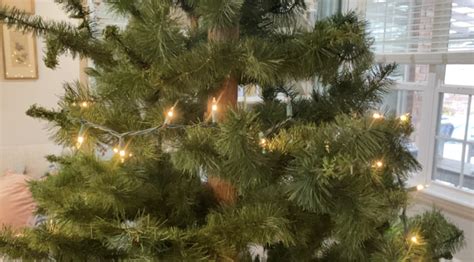 How To Hang Christmas Tree Lights For Maximum Twinkle Lost And Found Decor