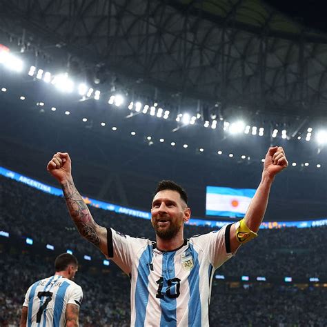 Messi S World Cup Dream Alive As Alvarez Helps Argentina Cruise Past