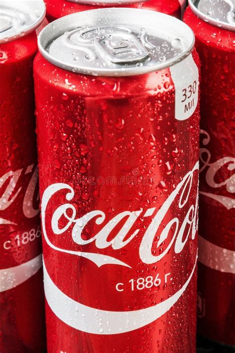 Cocacola Es Una Bebida No Alcohólica Carbonatada Vendida En Todo El