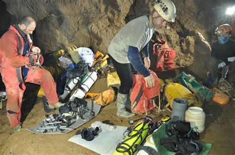 Asteroko kronikie: Cave Diving in Lezate