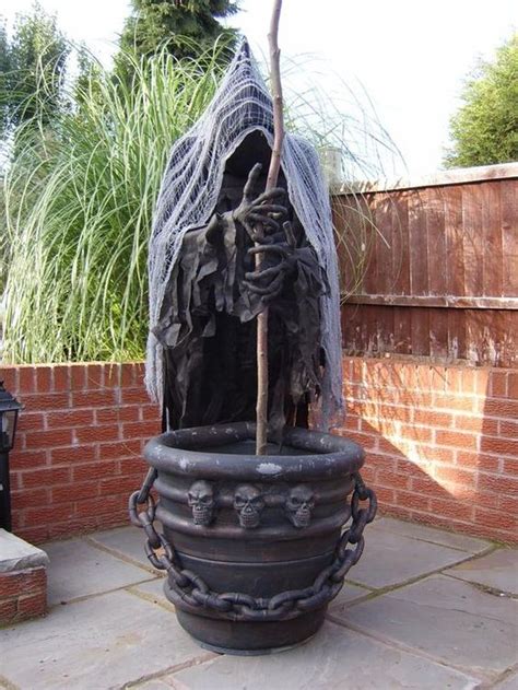 28 Scary Outdoor Halloween Décor Ideas Shelterness