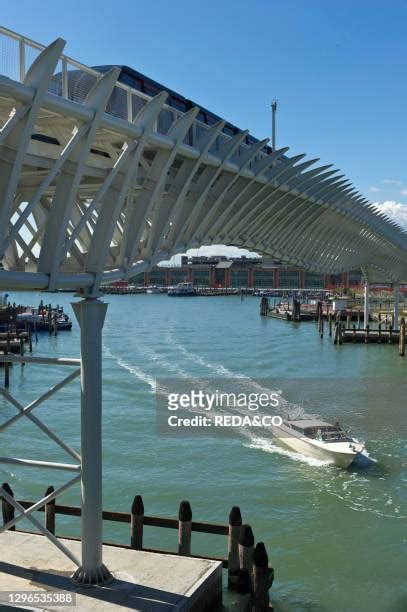 22 People Mover Venice Stock Photos High Res Pictures And Images