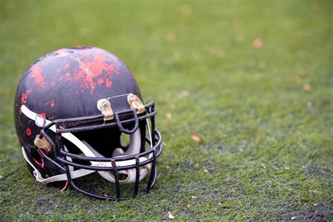 black american football helmet 12693145 Stock Photo at Vecteezy