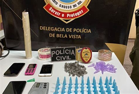 Pol Cia Fecha Boca De P E Prende Duas Mulheres Por Tr Fico