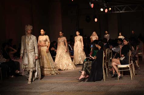 Tarun Tahiliani Collection At Fdci India Couture Week 2022 Boldsky