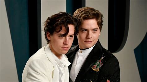 ¿envidia Dylan Sprouse Se Burla De Los Músculos De Cole Sprouse Y Kj Apa Riverdale