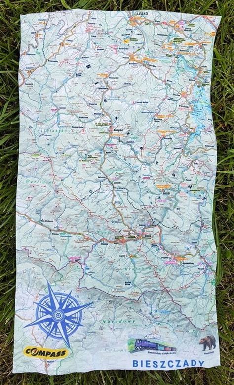 KOMIN CHUSTA Z MAPĄ BIESZCZADY MAPA TURYSTYCZNA 10640072136