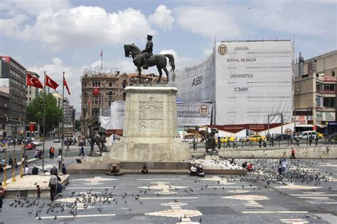 Ulus Ajusta Ankara Pavo Estatua Del Ataturk Imagen Editorial