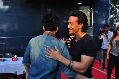 Tiger Shroff Shraddha Kapoor Sajid Nadiadwala On Location Of Film