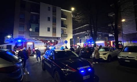 Incendio Nelle Cantine A Corsico Palazzo Evacuato E Tanta Paura