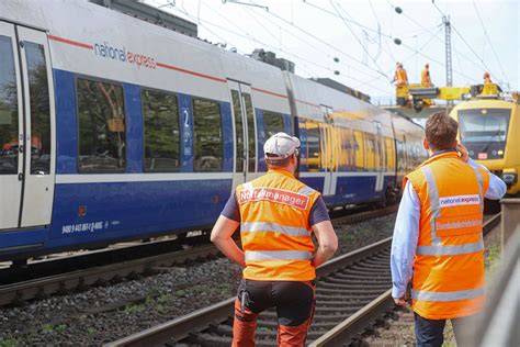 Abgerissene Oberleitung Bremst Bahnverkehr In Wuppertal Aus