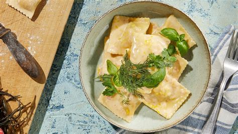 Raviolis au homard et algues de la Gaspésie beurre blanc au citron Mordu