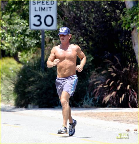 Sean Penn Shirtless Jogging With Shannon Costello Photo 2574304