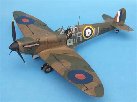 Revell Spitfire Mk I Large Scale Planes