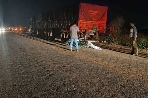 Midianews Motociclista Bate A Cabe A Na Traseira De Carreta E Morre