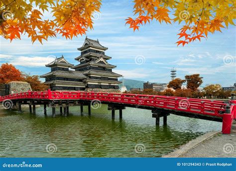 Matsumoto Castle in Autumn at Matsumoto City, Nagano Prefecture, Japan ...