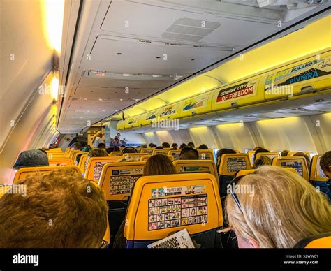 Ryanair Boeing Cabin Hi Res Stock Photography And Images Alamy