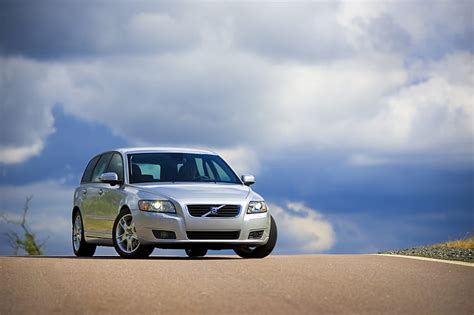 Volvo V Car Hd Wallpaper Wallpaperbetter