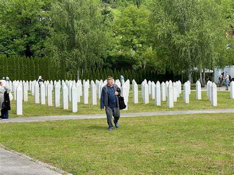 Danas Kolektivna D Enaza U Odsutnosti Rtvama Bratunca