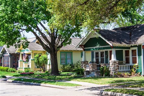 10 CHARMING Neighborhoods in Houston to Live (Let's Talk)