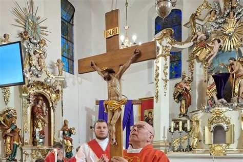 Liturgia Wielkiego Piątku w Kolsku Parafia Kolsko