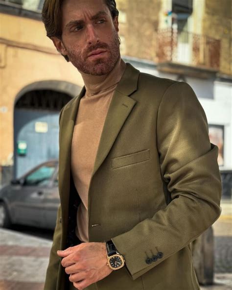 Traje Verde Oliva Con Cuello Alto Beige Hockerty