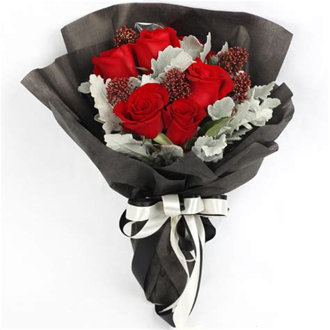 Online Delivery 5 Red Ecuadorian Roses Bouquet to Manila Philippines