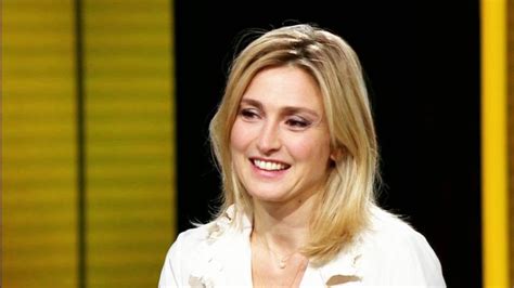 Invitée Julie Gayet en replay 20h30 le dimanche