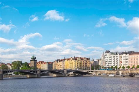 Hermosa Vista De La Casa Danzante En Praga Rep Blica Checa Foto Premium