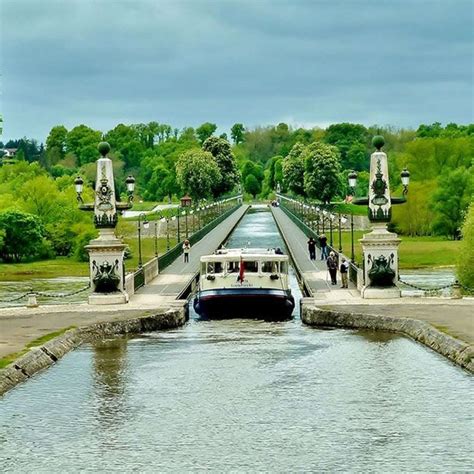 Canal boat hire France, French canal boat rental - BoatTheGlobe