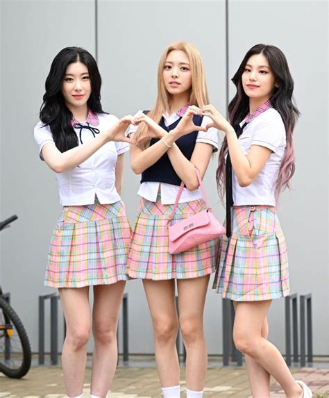 Itzy Skater Skirt Girl Group Mini Skirts Singer Kpop Groups