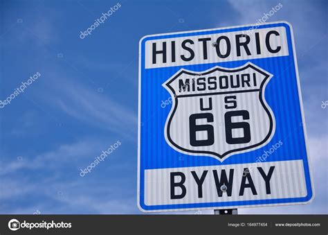 Historic route 66 highway sign in Missouri USA — Stock Photo © StockPhotoAstur #164977454