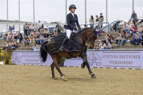 Deutschlands U25 Springpokal Franziska Müller gewinnt dritte