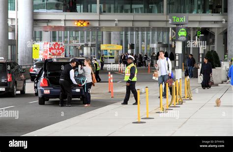 Airport Pickup Area Stock Photo - Alamy