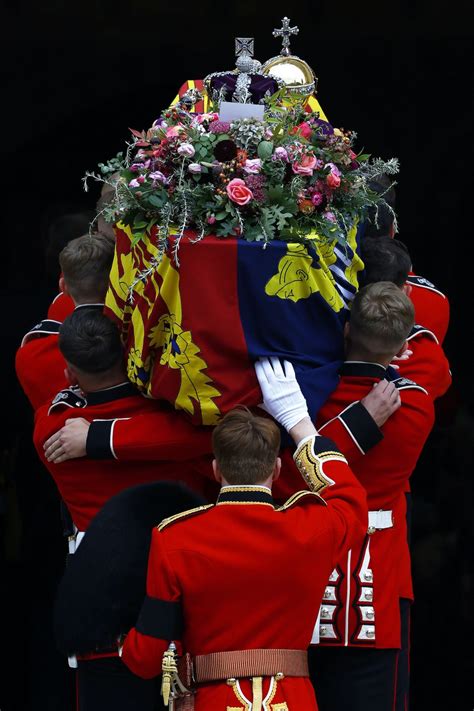 Queen's Funeral Flowers, Wreath And Floral Display At Windsor