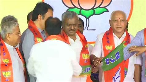 15 disqualified Congress-JD(S) Karnataka MLAs join BJP | India News ...