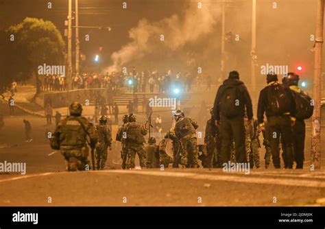 Quito Ecuador 21 De Junio De 2022 Oficiales Militares Incendian