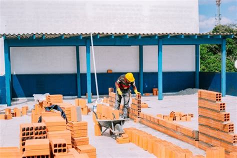 atraso é iniciada a obra de implantação do Bom Prato no Centro de