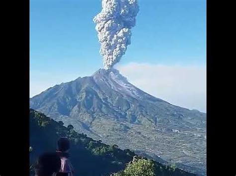 Penampakan Dari Lereng Merbabu Gunung Merapi Meletus Semburkan Abu