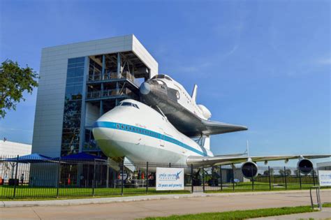 Your Guide to Exploring the Johnson Space Center in Houston - Periodic ...