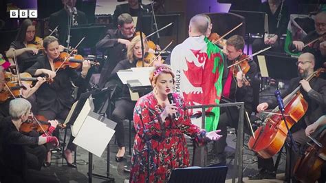 Bbc Radio Cymru Y Gerddorfa Gig Y Wal Goch Yma O Hyd Bronwen