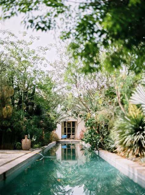 10 Incredible Gardens With Swimming Pool Design Inspiration