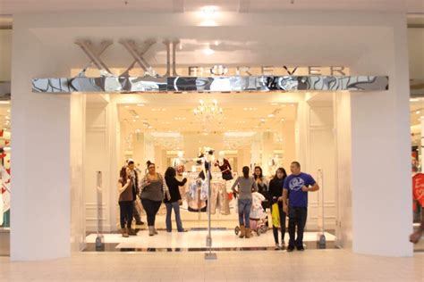 Hundreds Storm the New Forever 21 at the Danbury Fair Mall | Danbury ...